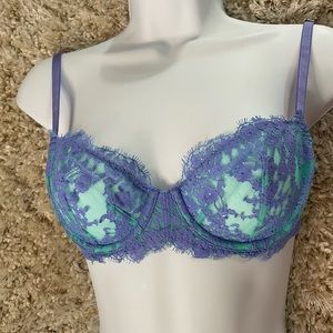 🆕Victoria’s Secret unlined demi-bra